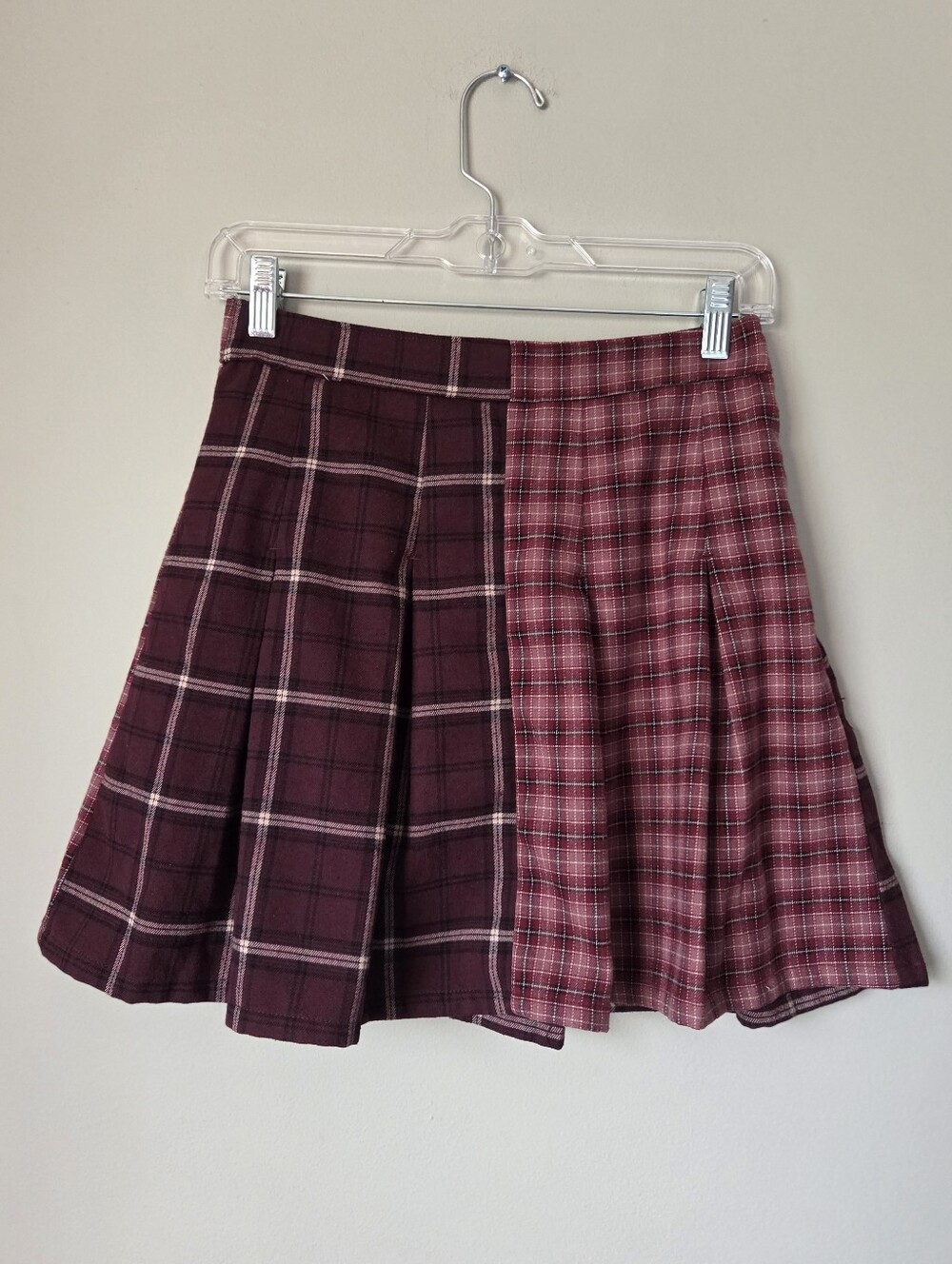 Hollister Preppy Two-Tone Plaid Skirt in Burgundy and Pink